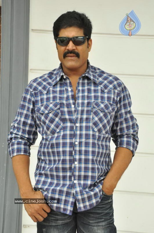 Srihari New Stills - 22 / 28 photos