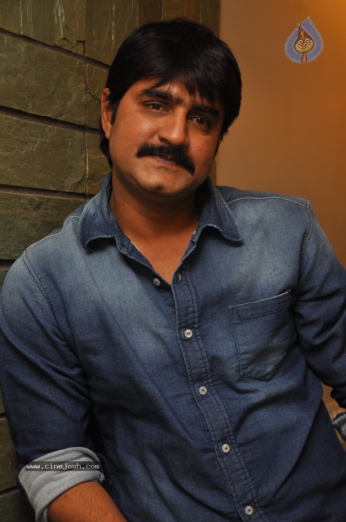 Srikanth New Stills - 26 / 37 photos