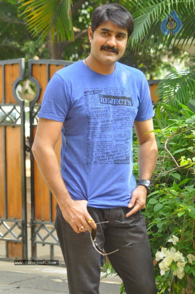 Srikanth New Stills - 25 / 51 photos