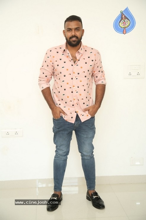 Tharun Bhascker Photos - 8 / 21 photos