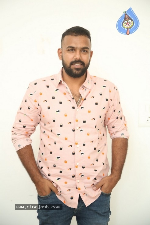 Tharun Bhascker Photos - 13 / 21 photos