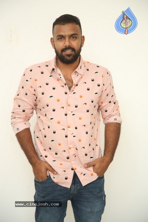 Tharun Bhascker Photos - 14 / 21 photos