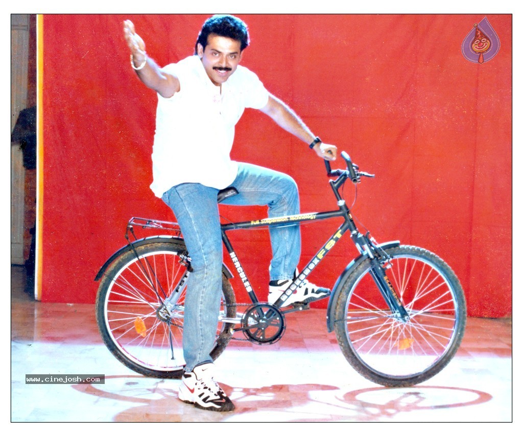 Venkatesh Completes Silver Jubilee Photos - 24 / 139 photos