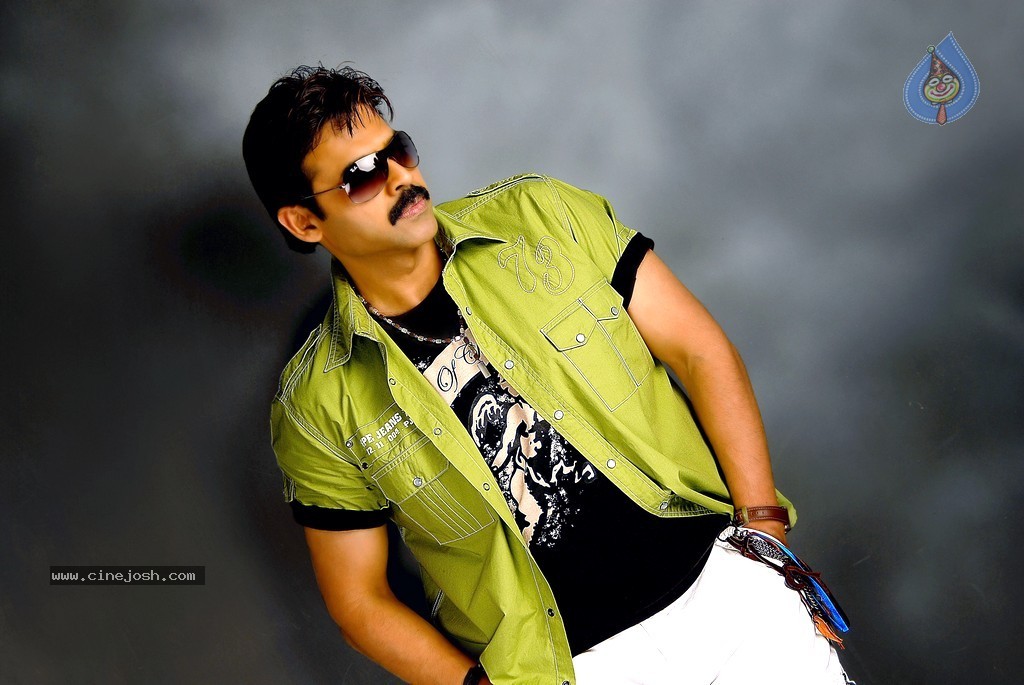 Venkatesh Completes Silver Jubilee Photos - 70 / 139 photos