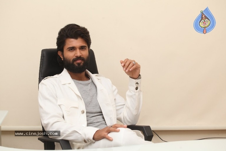 Vijay Devarakonda Photos - 2 / 21 photos