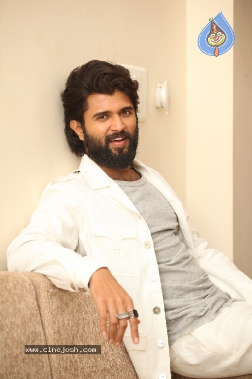 Vijay Devarakonda Photos - 4 / 21 photos