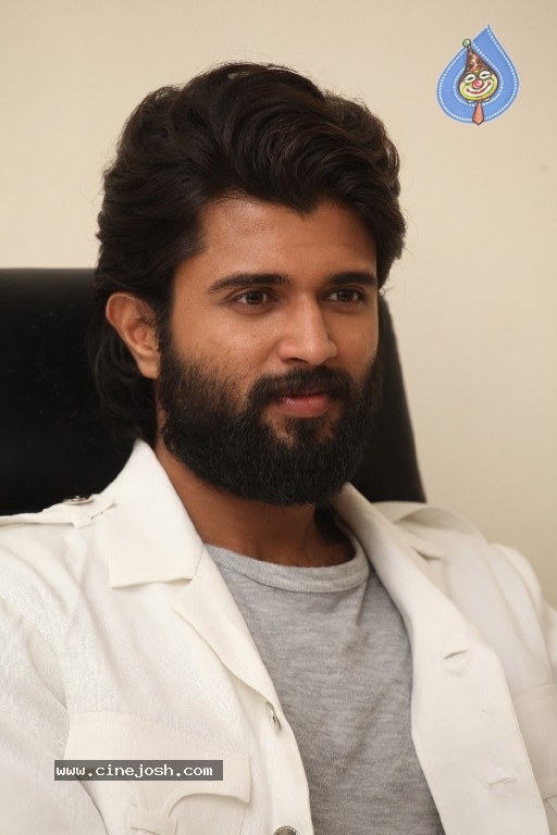 Vijay Devarakonda Photos - 21 / 21 photos