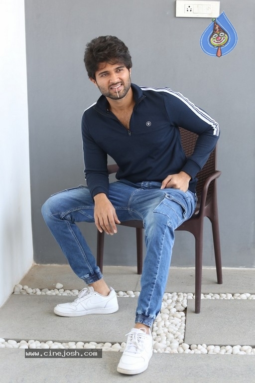 Vijay Deverakonda Interview Photos - 16 / 33 photos