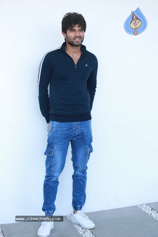 Vijay Deverakonda Interview Photos - 27 / 33 photos