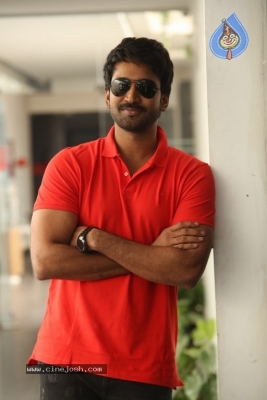 Aadhi Pinisetty Photos - 24 of 26