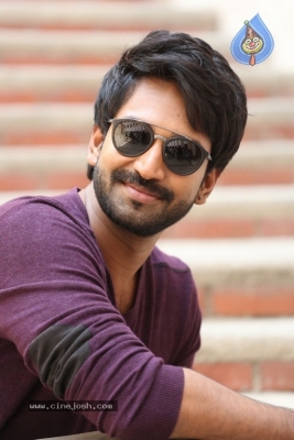 Actor Aadhi Pinisetty Pics - 11 of 21