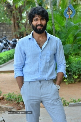 Vijay Devarakonda Interview Photos - 27 of 32
