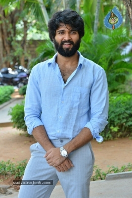 Vijay Devarakonda Interview Photos - 28 of 32