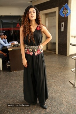 Aakanksha Singh Images