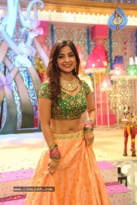 Actress Kashmira Photos