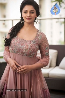 Actress Pooja Kumar Stills
