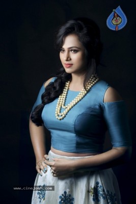 Actress Ramya Pandian Photoshoot