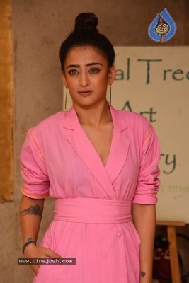 Akshara Haasan Gallery