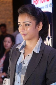 Akshara Haasan Photos