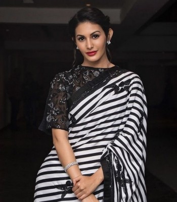 Amyra Dastur New Photos