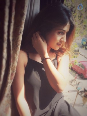 Anisha Singh New Pics