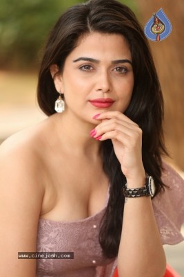 Ayesha Singh Photos