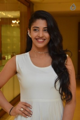 Daksha Nagarkar Photos