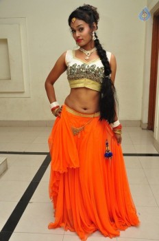 Dancer Nisha Photos