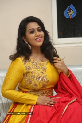 Diana Champika Photos