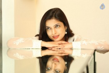 Dolly Tomar New Pics