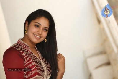 Himanshi Katragadda Photos