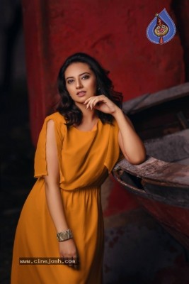 Isha Chawla New Photos