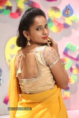 Ishika Singh Latest Pics