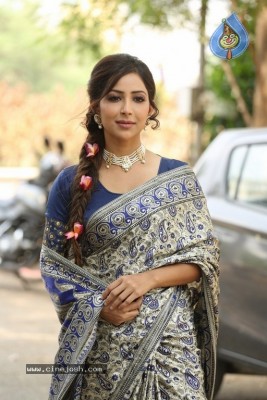 Kapilakasha Malhotra Photos
