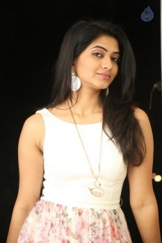 Kashmira Kulkarni Photos