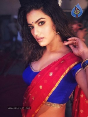 Kavya Thapar Photos