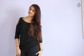 Kiran Chetwani Photos