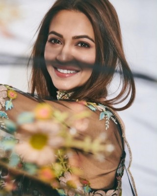 Kriti Kharbanda Photos