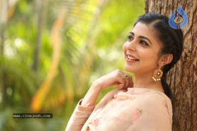 Leona Lishoy Pics
