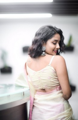Mahima Nambiar Pics