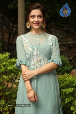 Mehreen Pirzada Pics