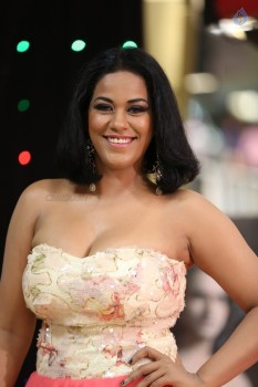Mumaith Khan Images