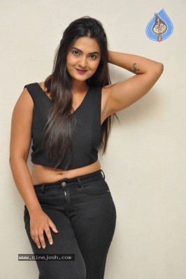 Neha Deshpande Photos