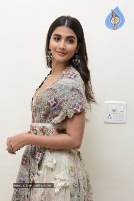 Pooja Hegde New Pics