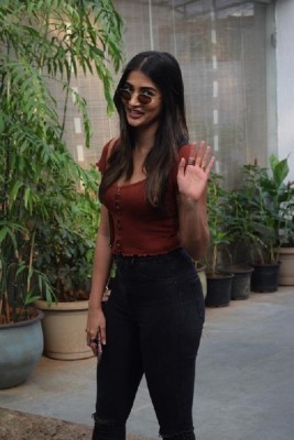Pooja Hegde Pics