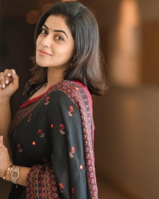Poorna Photos