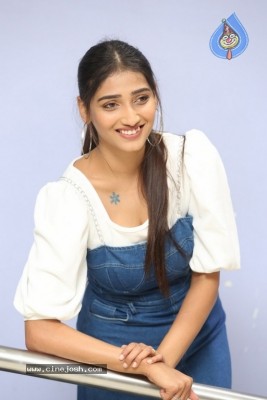 Priya Vadlamani Photos