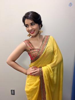 Raashi Khanna Gallery