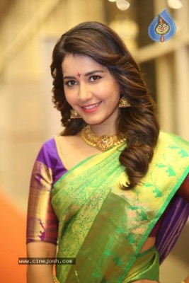 Raashi Khanna Gallery