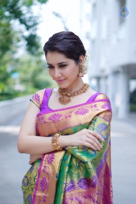 Raashi Khanna Latest Gallery